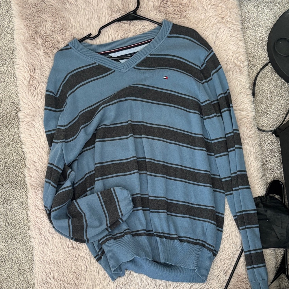 Tommy Hilfiger Men's V-Neck Blue and Gray Sweater